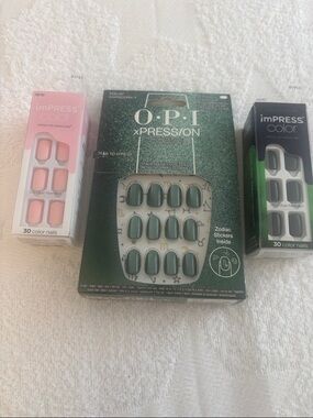 OPI Emerald Green xPRESS/ON Press-On Nail Set with Zodiac Stickers
